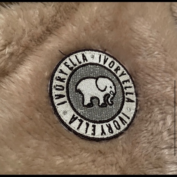 NWOT Ivory Ella Fuzzy Zip-up Jacket - Picture 3 of 6